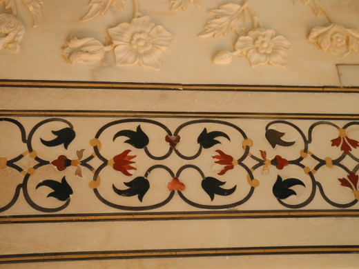 Detail of the "pietra dura" work all around the Taj