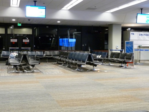 ...I entertained myself by taking pictures of the empty terminal.